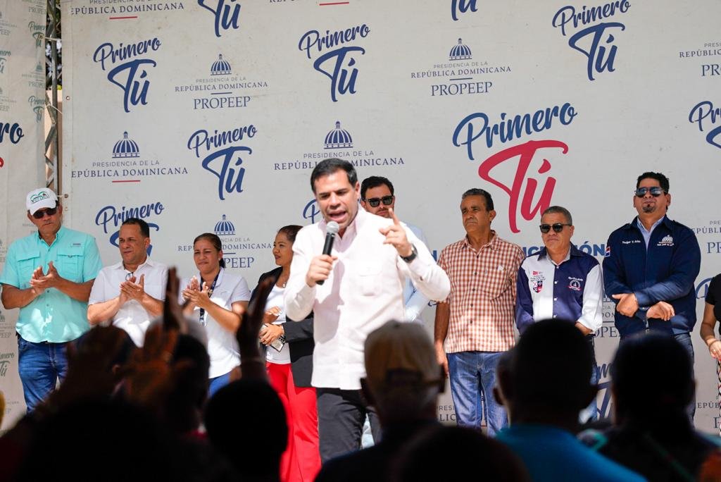 Roberto Ángel supervisa ampliación de acciones sociales del Gobierno y reparación de viviendas en SJ de Ocoa