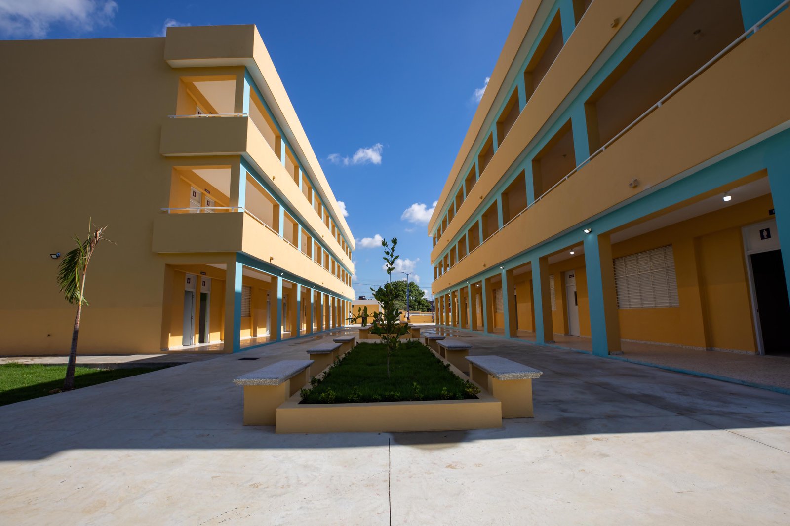 Presidente Abinader inaugura dos nuevas escuelas en Los Alcarrizos