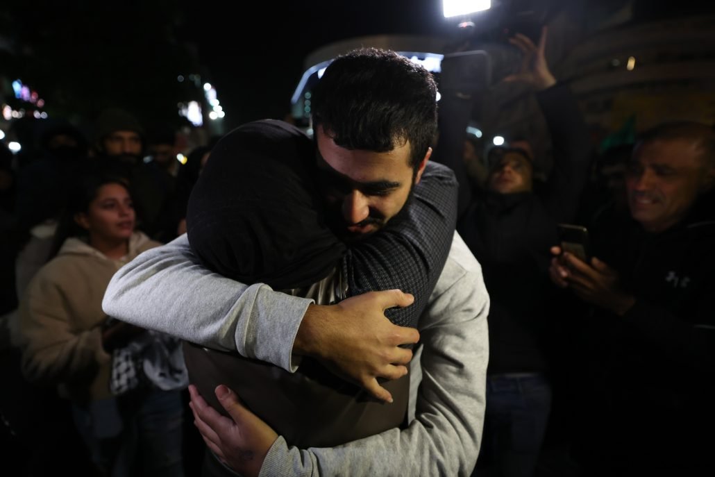 Israel Y Hamás Cumplen El Tercer Día De Tregua E Intercambio De Presos Por Rehenes