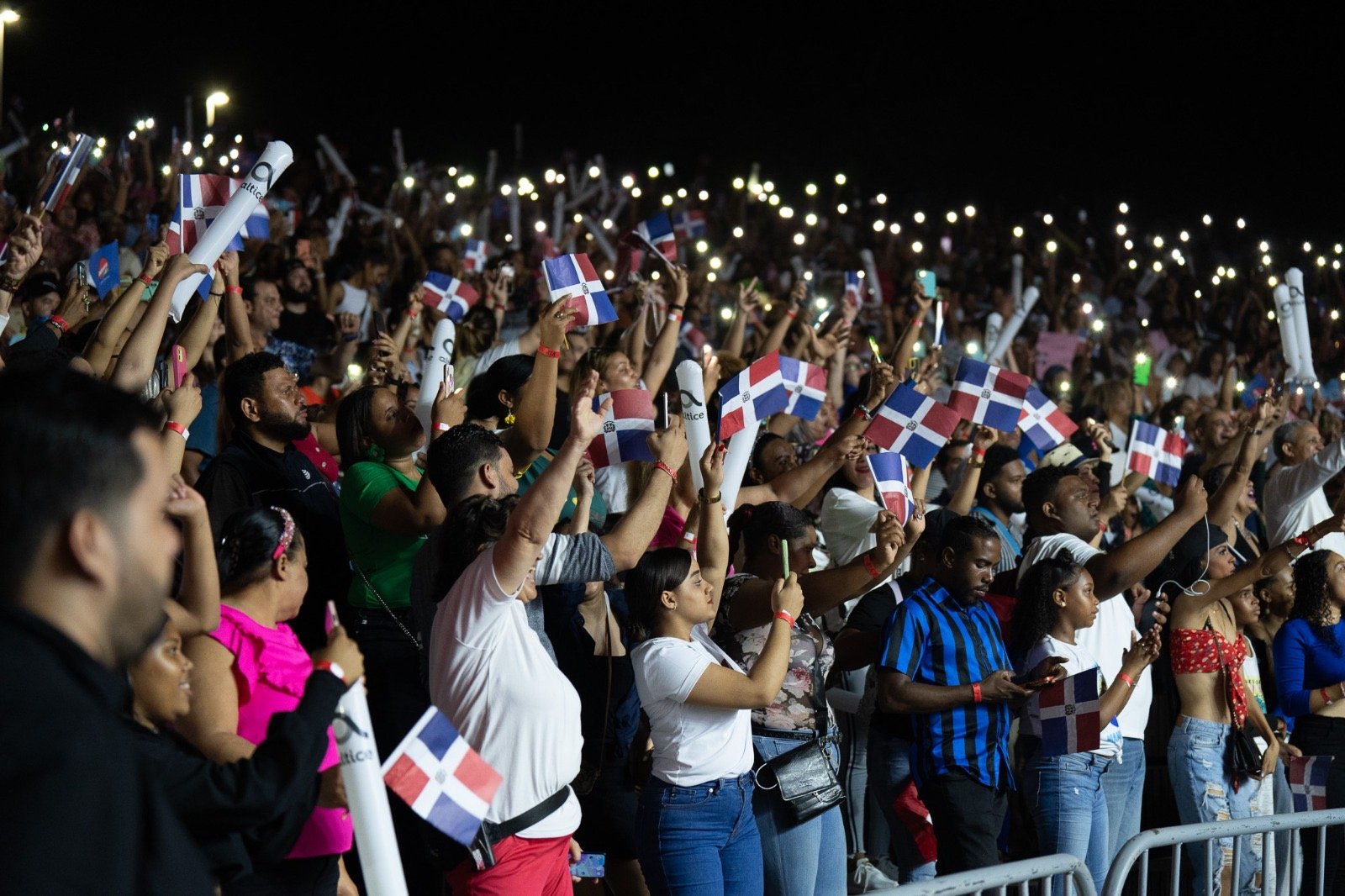 Manny Cruz celebra el merengue a casa llena en Puerto Plata