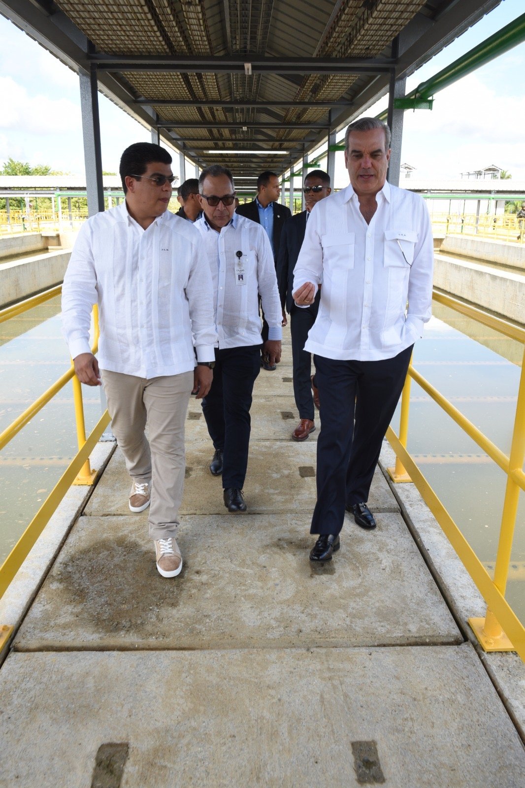 Presidente Luis Abinader entrega junto a director de la CAASD Felipe Suberví la primera fase de rehabilitación del Acueducto Barrera de Salinidad