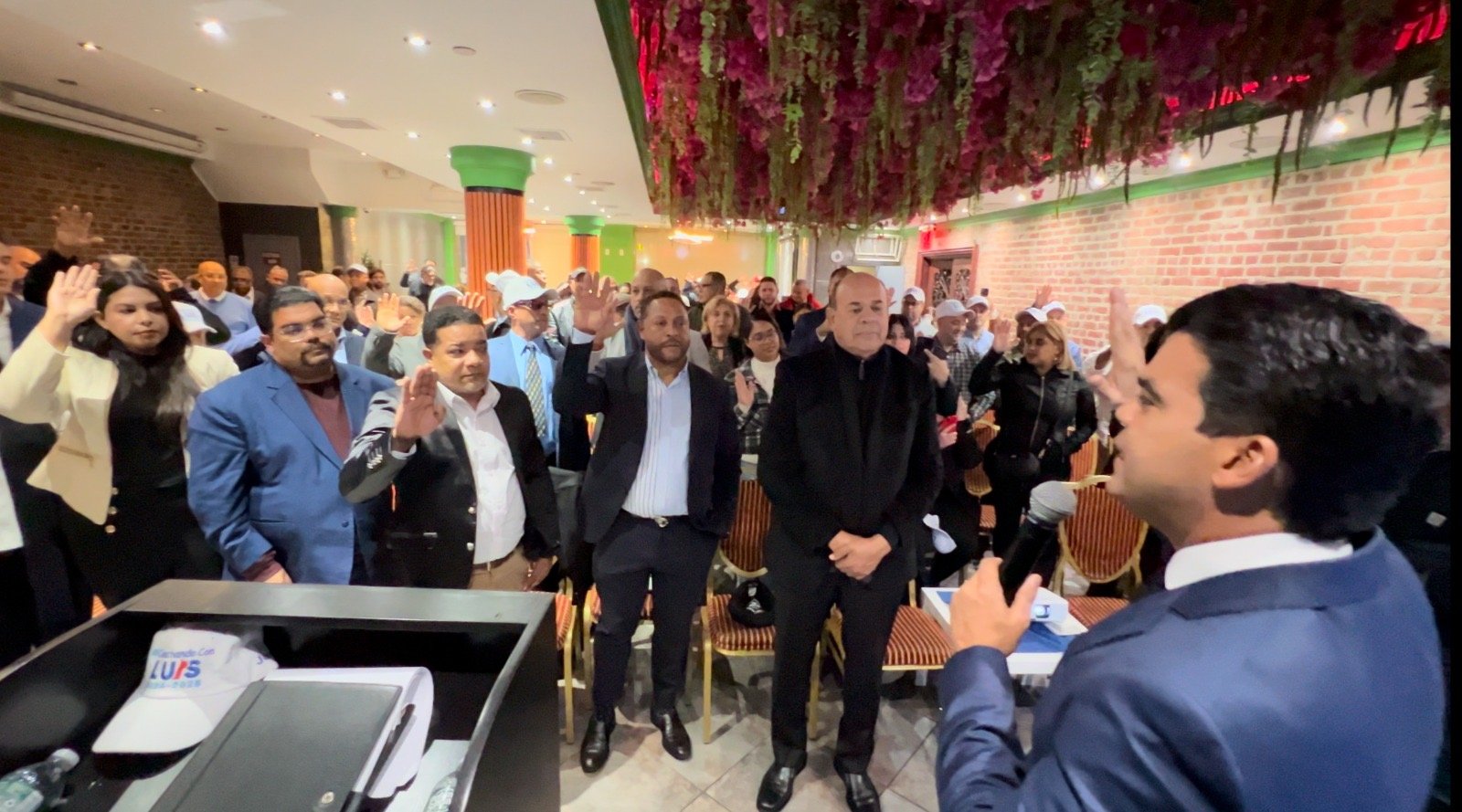 Wellington Arnaud    juramenta el movimiento Cosechando con Luis 24-28 en la ciudad de Nueva York