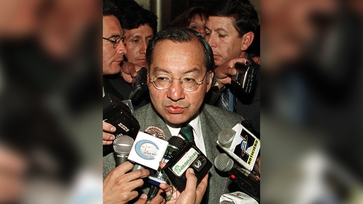 Repercute caso de ex diplomático de EEUU acusado de espionaje