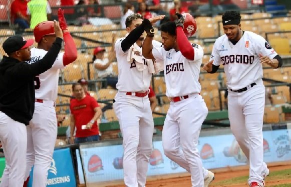 Recojan que ganaron Las Aguilas y van al 5to. lugar; Leones en racha