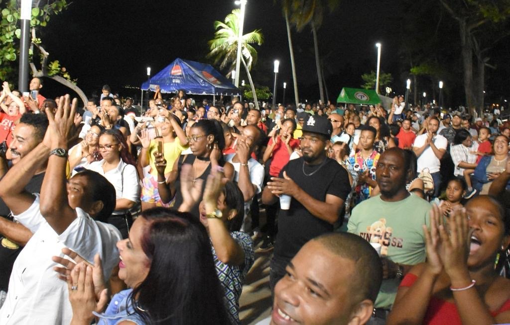 Turismo inicia su plataforma Malecones de Fiesta en diversas provincias, con destacados artistas del país.