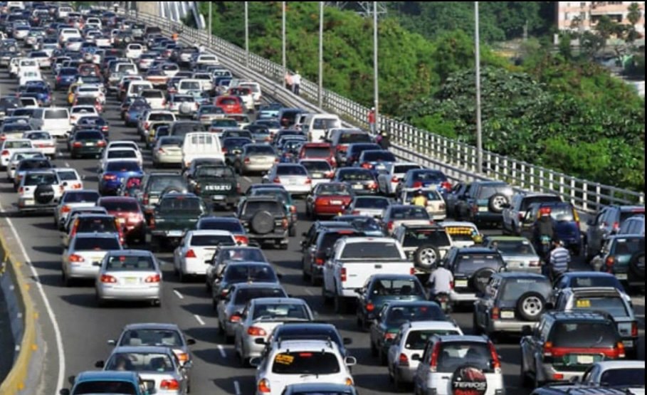 Hay virtual colapso en el tránsito en la ciudad de Santo Domingo