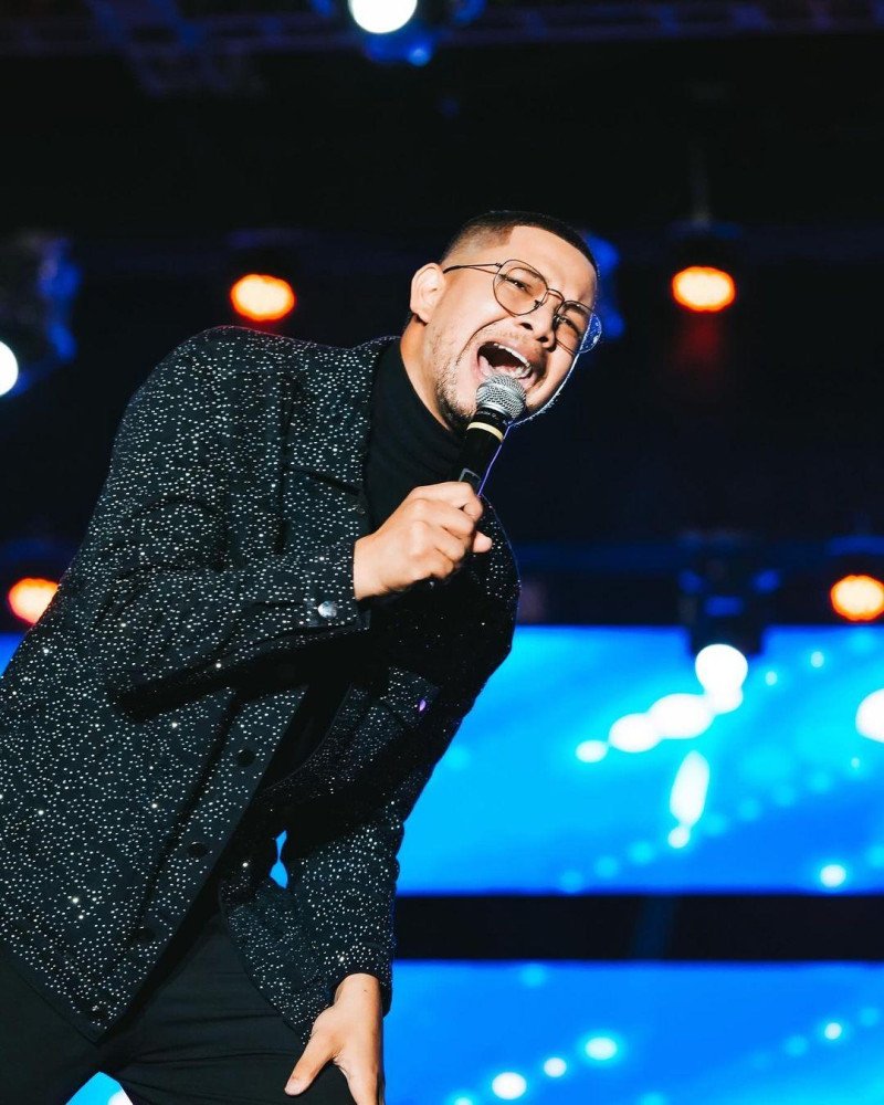 Pedro Henrique, un cantante cristiano de 30 años, muere durante un concierto en vivo
