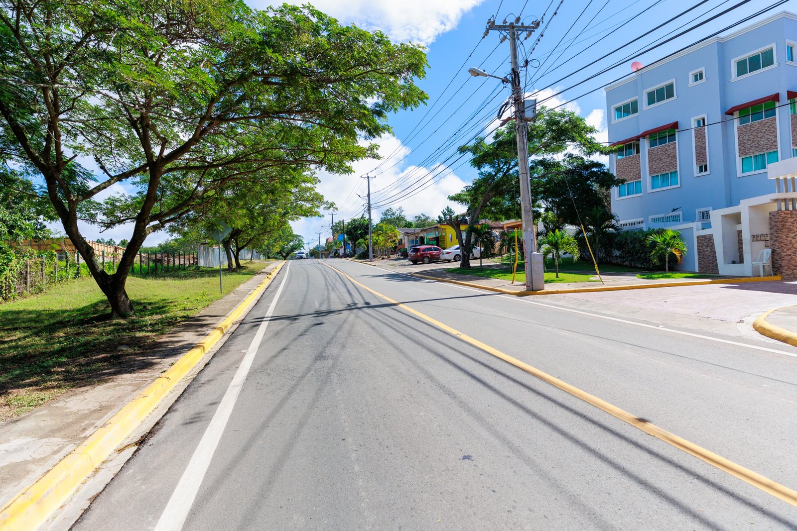 Presidente Abinader inaugura en Santiago cuatro carreteras, un centro comunal y un hospital