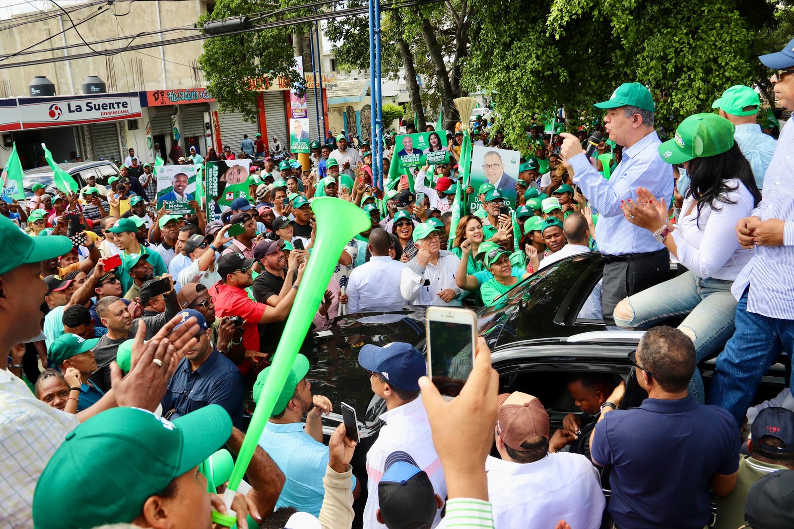 Leonel afirma que sabe honrar sus compromisos a diferencia de la administración de Abinader, que promete, pero no cumple
