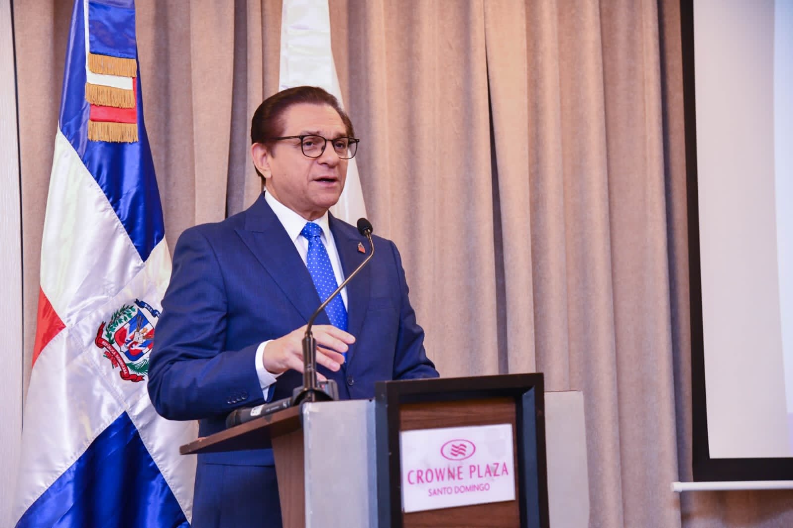 Ministro de Salud llama a evitar excesos para recibir el 2024 en óptimas condiciones de salud 