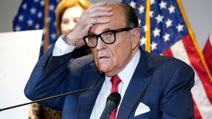 Condenado a pagar $148 millones, Giuliani se declara en bancarrota;