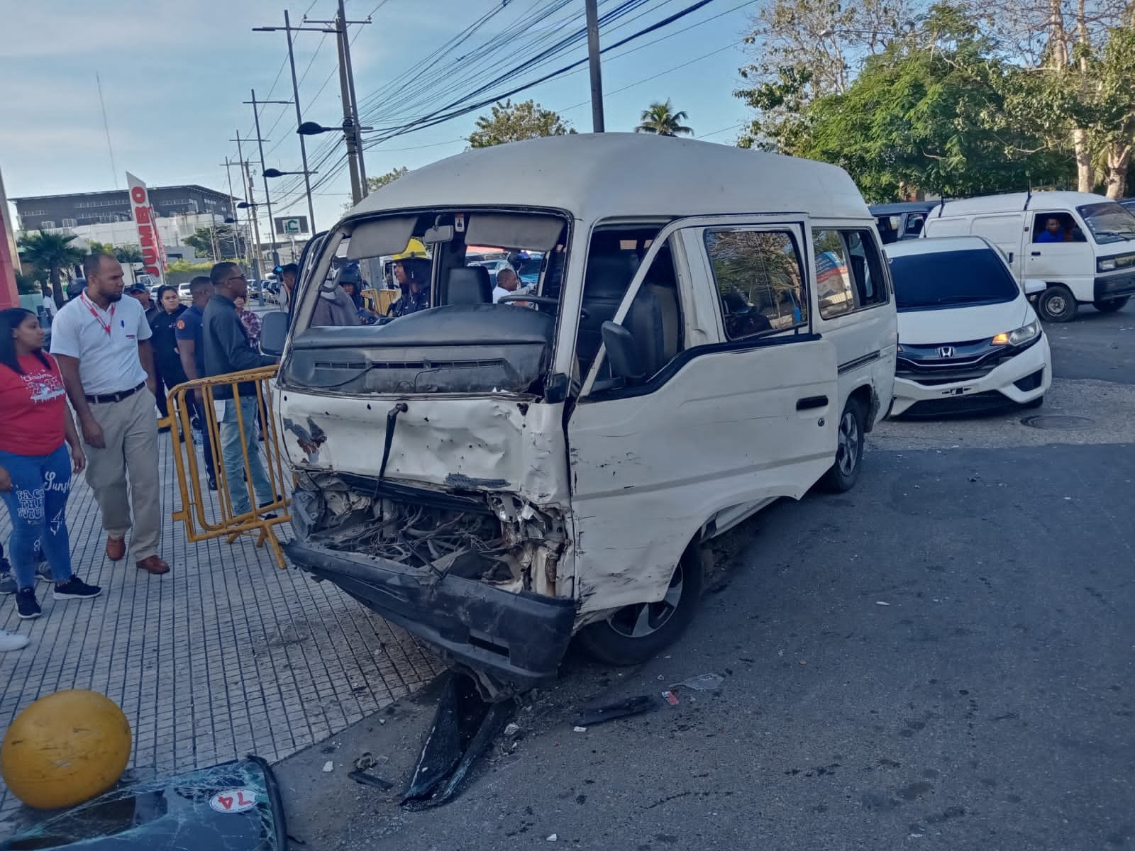  9-1-1 coordina la asistencia en accidente de tránsito en la avenida Luperón