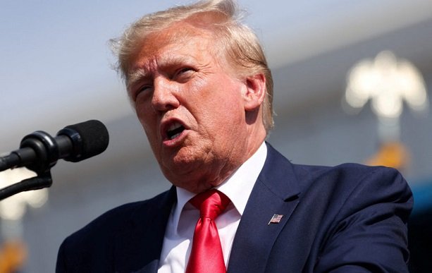 Trump apela la decisión de Maine de excluirle de primarias