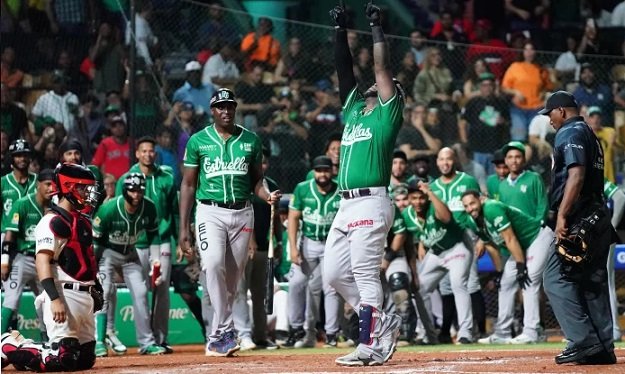 Las Estrellas blanquean a los Leones y Licey vence a Gigantes