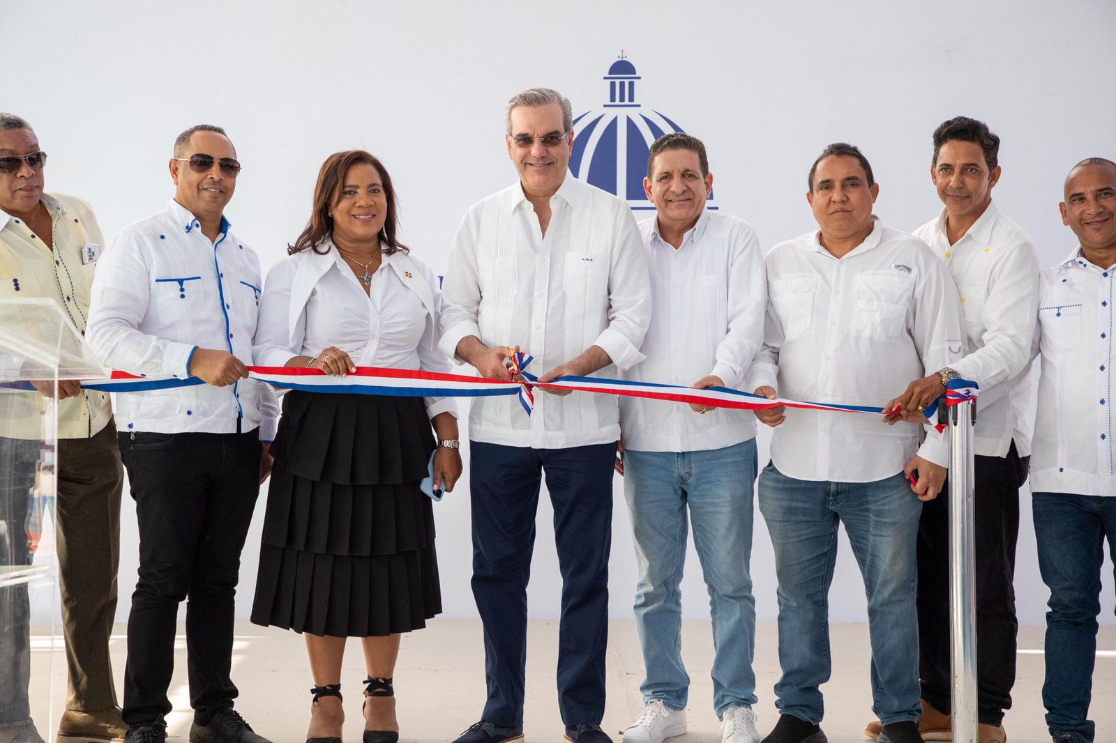 Presidente Abinader inaugura 7 obras en Monseñor Nouel y La Vega