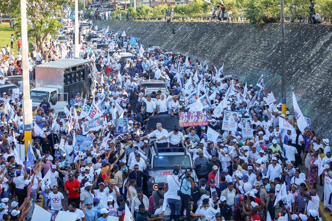 Maquinaria PRM se lanza tras votos en SDE y SDN 