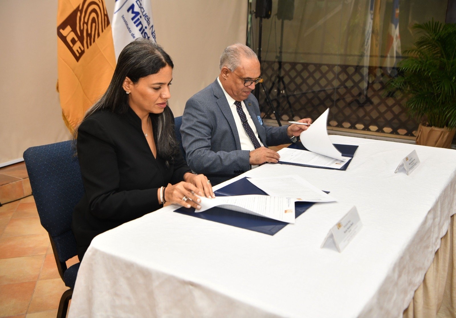 IESPEC y el IES-ENMP firman acuerdo de cooperación para capacitar a fiscales electorales 