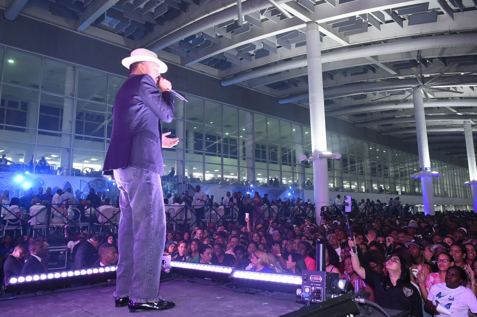 Policía Nacional realiza gran fiesta para sus miembros en el Centro de Convenciones del Puerto SanSouci
