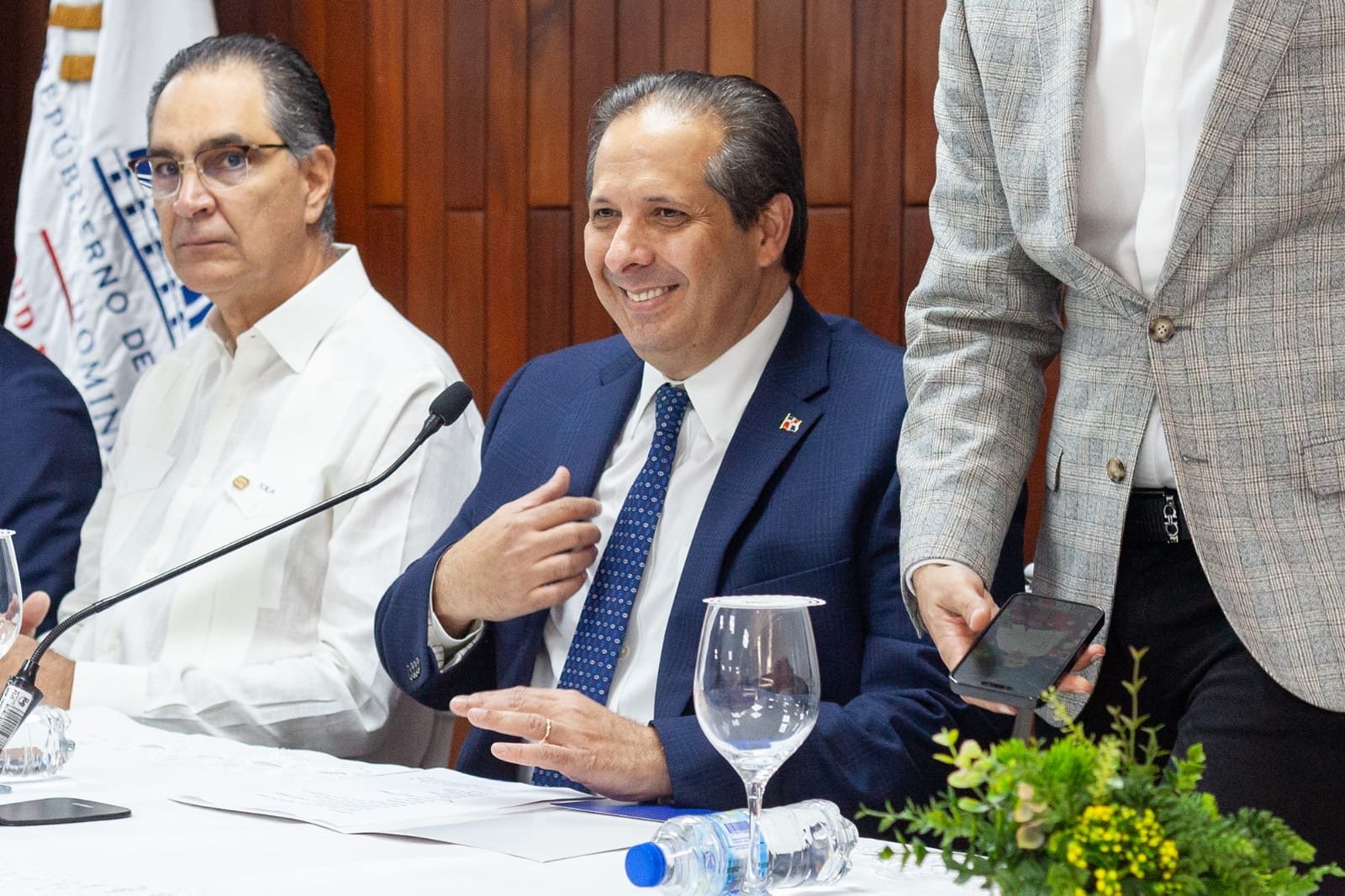 Víctor Atallah asume como ministro de Salud Pública