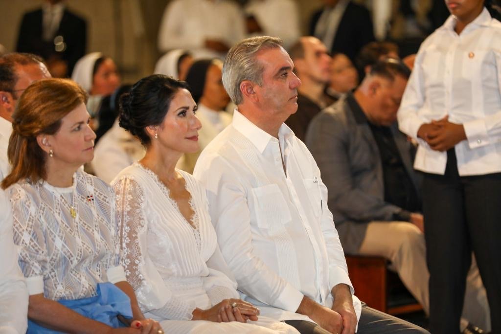 Presidente Abinader asiste a eucaristía en honor a la Virgen de la Altagracia