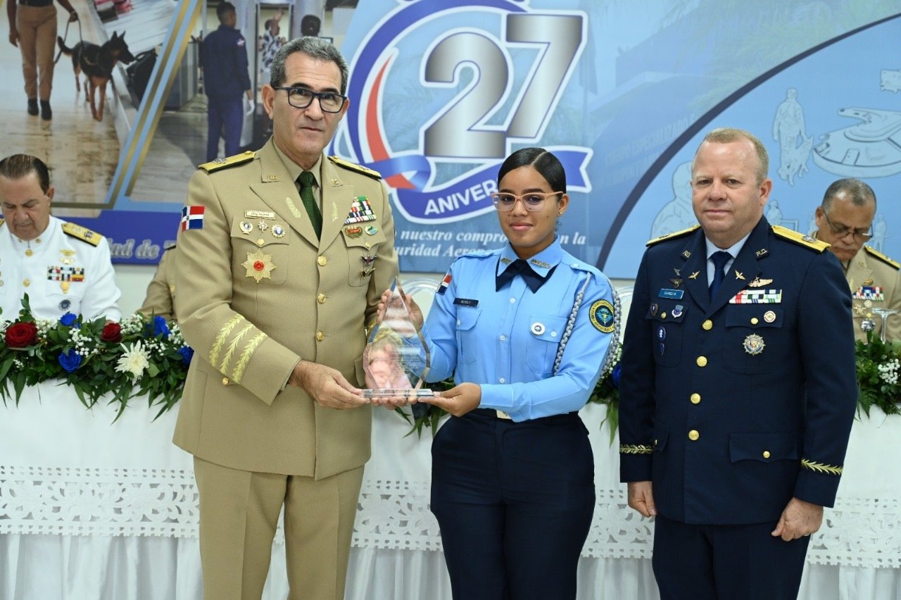 CESAC concluye con graduación actividades conmemorativas por vigésimo séptimo aniversario