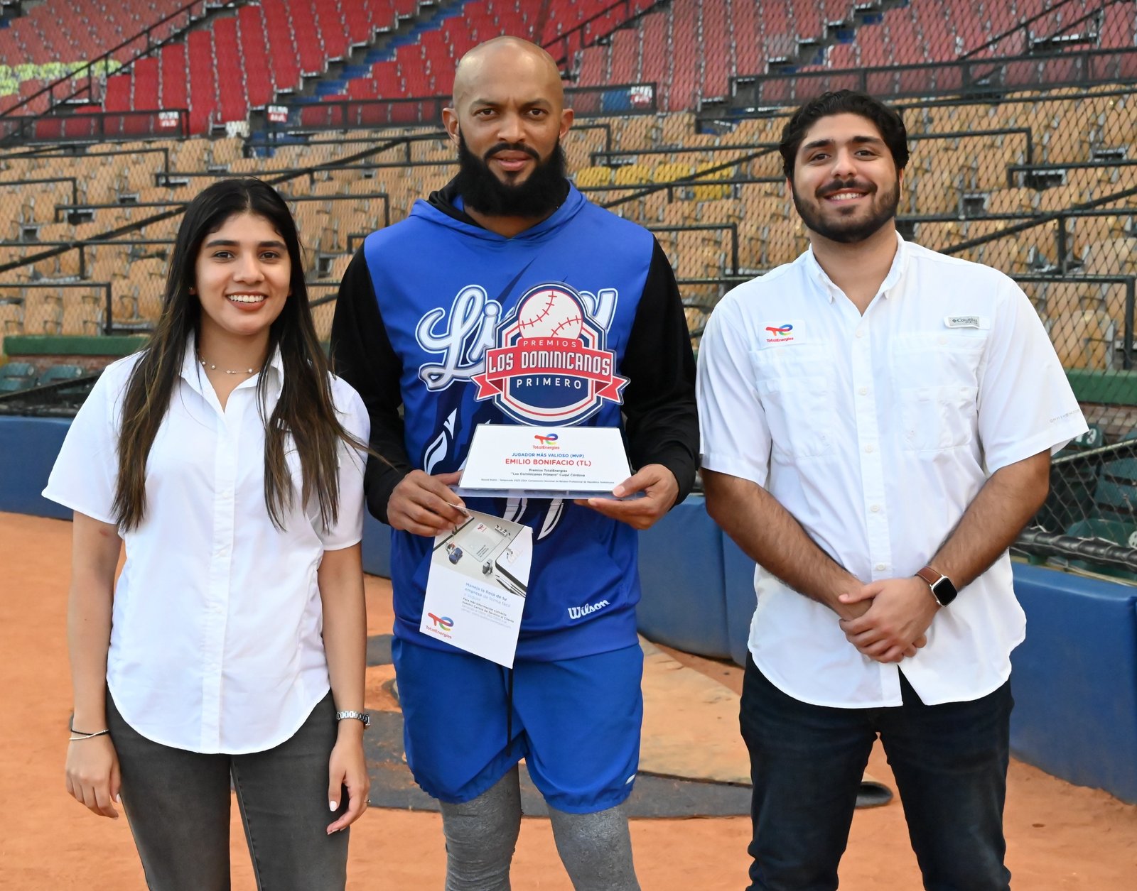 Emilio Bonifacio recibió premio JMV del Round Robin en premios Los Dominicanos Primero 