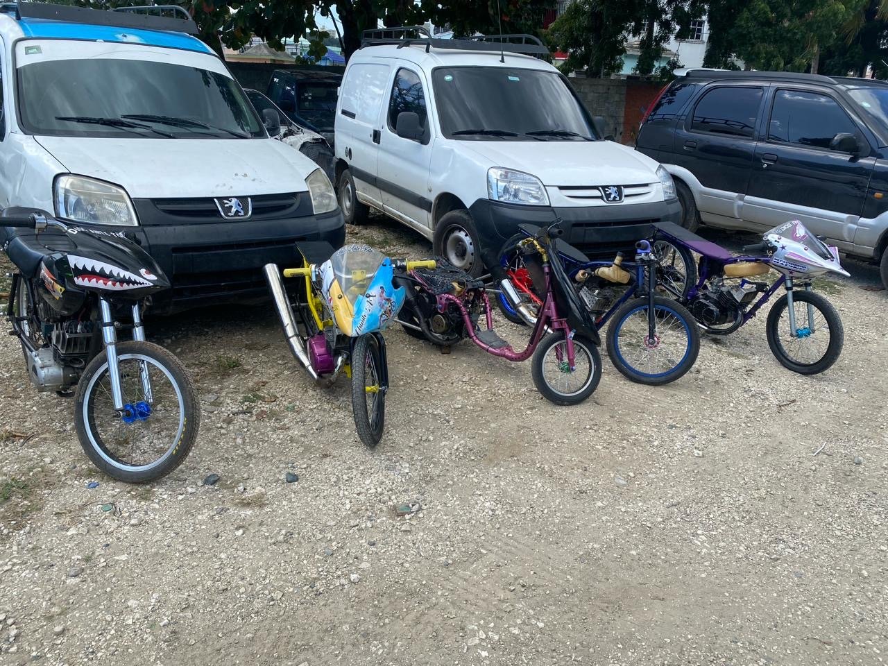 DIGESETT detiene motocicletas corredoras y vehículos en carreras clandestinas