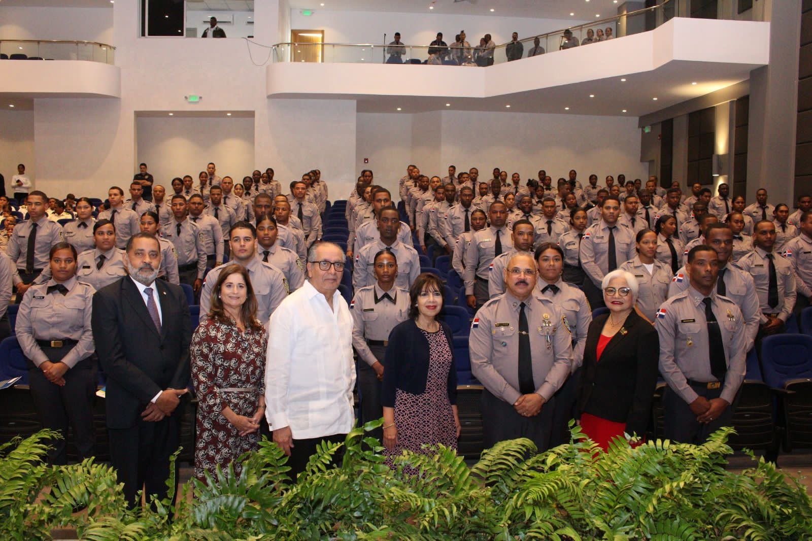 Director general PN recibe promoción de cadetes de las cuatro instituciones por sus 25 años de servicio interrumpido