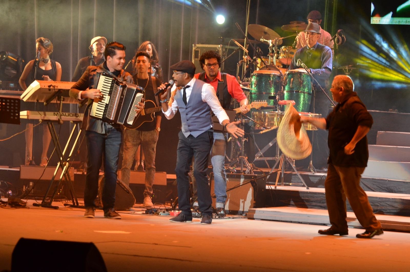 Samuel González y orquesta presentan “Tropical Club” para San Valentin