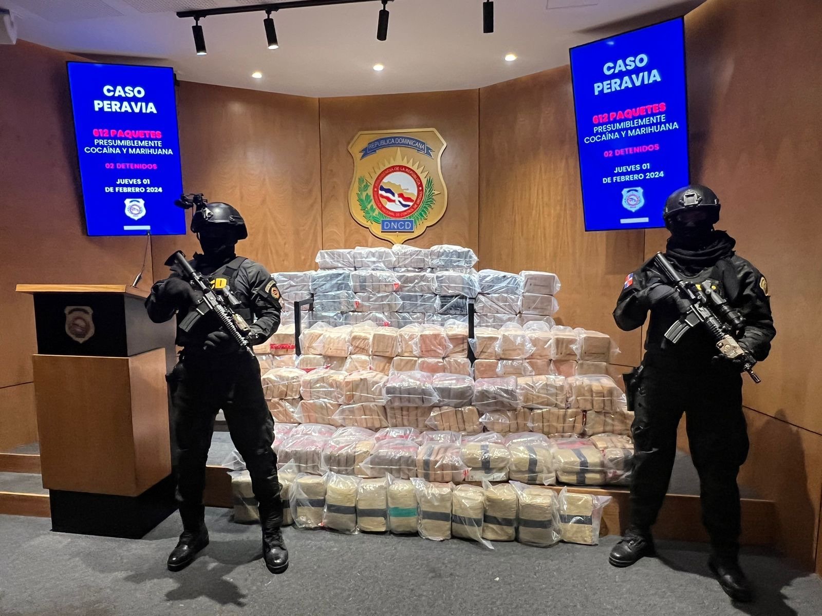 EN PERAVIA: ARRESTAN DOS E INTERCEPTAN LANCHA CON 612 PAQUETES PRESUMIBLEMENTE COCAÍNA Y MARIHUANA