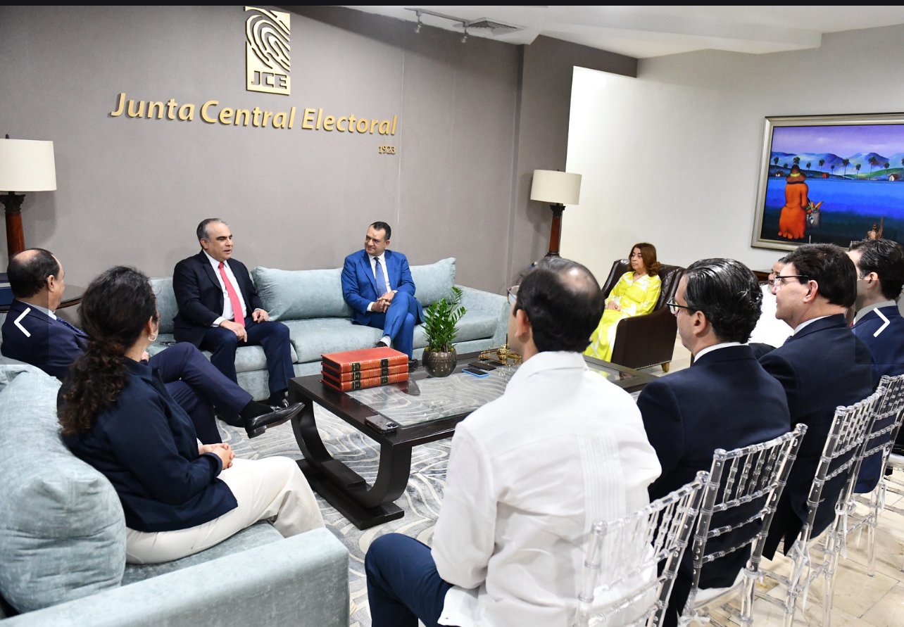 Pleno recibe visita del CONEP; expresa confianza en trabajo JCE