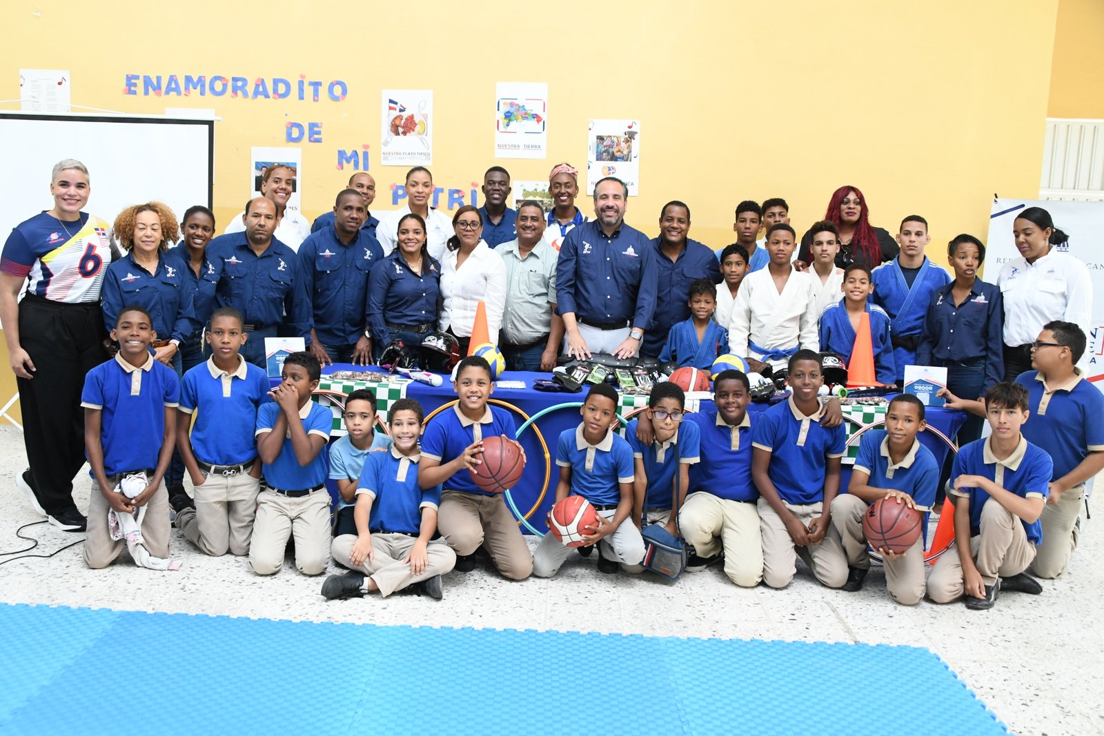 INEFI y grandes atletas dominicanos llevan deporte a Ciudad Juan Bosch
