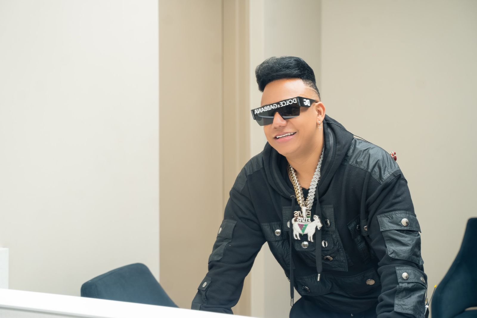Elvis Martínez llevará al cine la historia de su vida