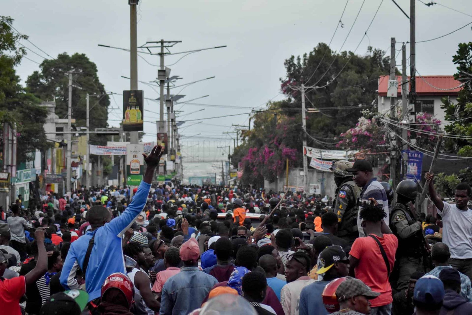 Haití arde con la llegada de Guy Philippe a Puerto Príncipe