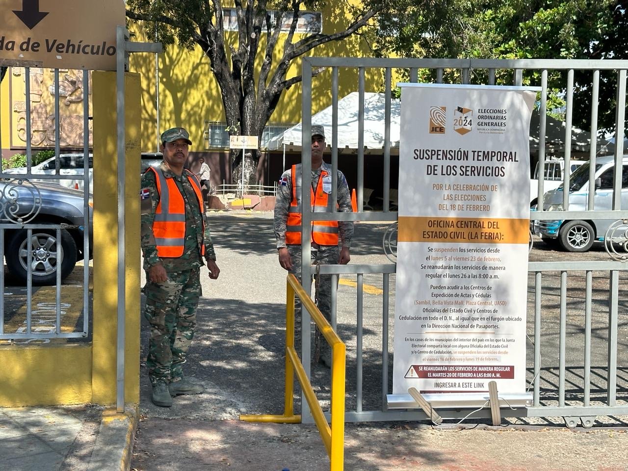 Policía Militar Electoral mantiene control y seguridad de colegio electorales y promueve respeto al ciudadano