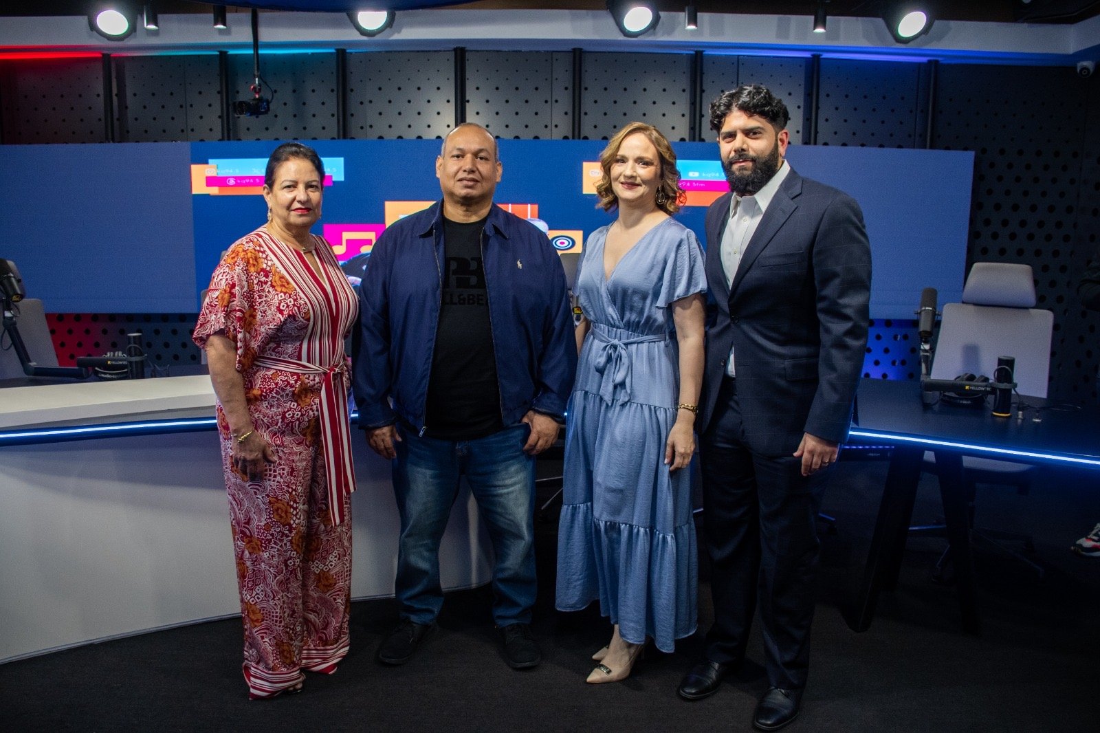 La emisora KQ 94.5 presenta la renovación de su cabina