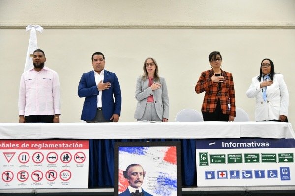 Minerd anuncia que más de 400 técnicos regionales y distritales serán capacitados en educación vial para formar a los estudiantes en esa área