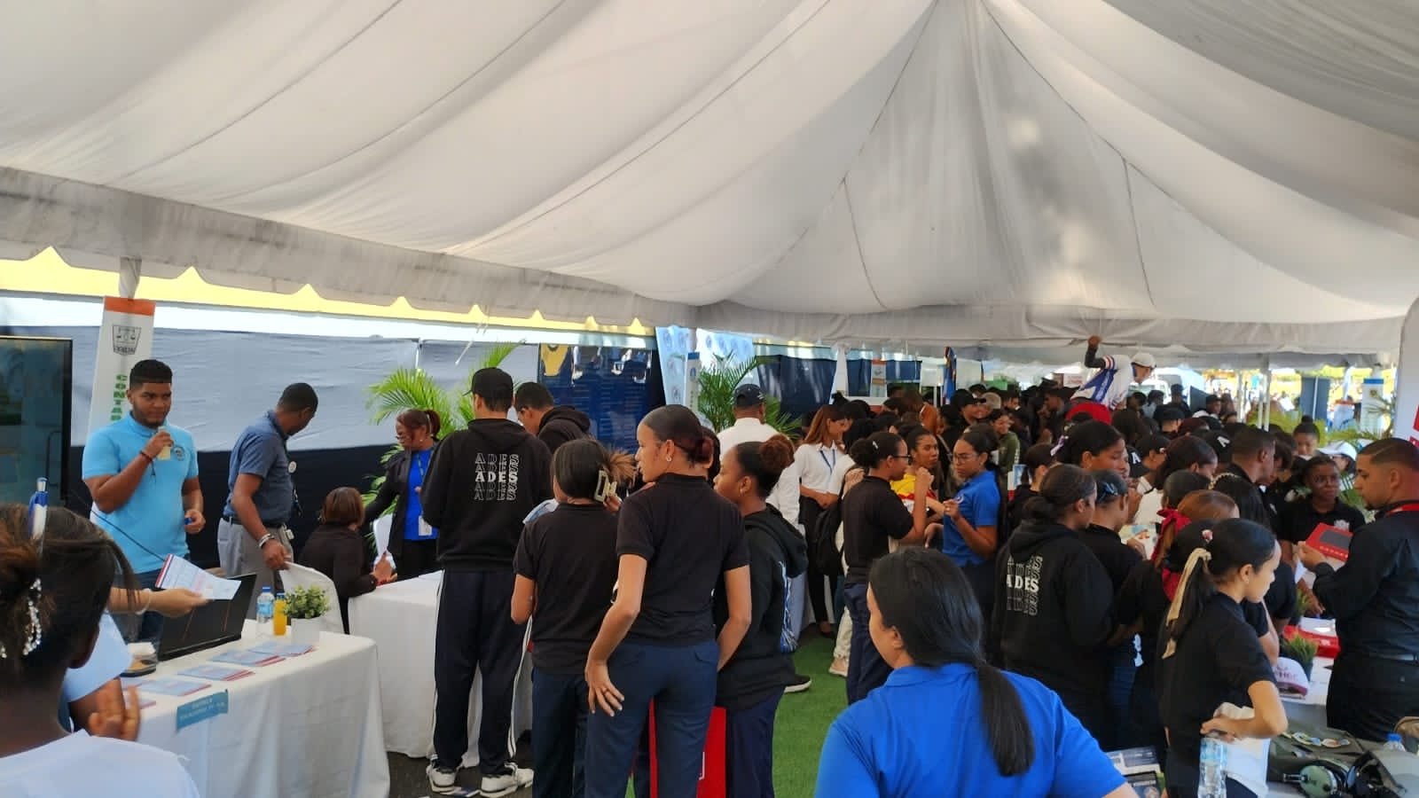DIGEV participa en feria académica organizada por el Colegio Nuestra Señora del Perpetuo Socorro, FARD