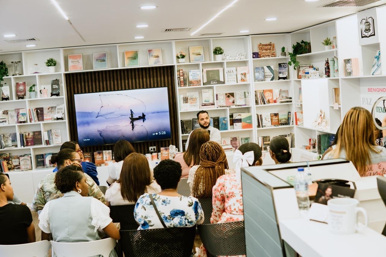 Librería Viviendo con Propósito abre sus puertas a escritores y lectores