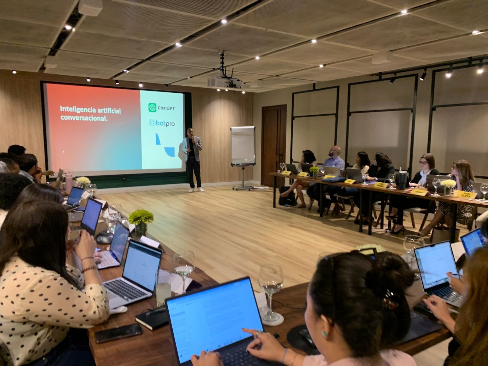 Jorge Mancebo se destaca exitosamente el Workshop Presencial ChatGPT: ¡Sumérgete en el Mundo de ChatGPT