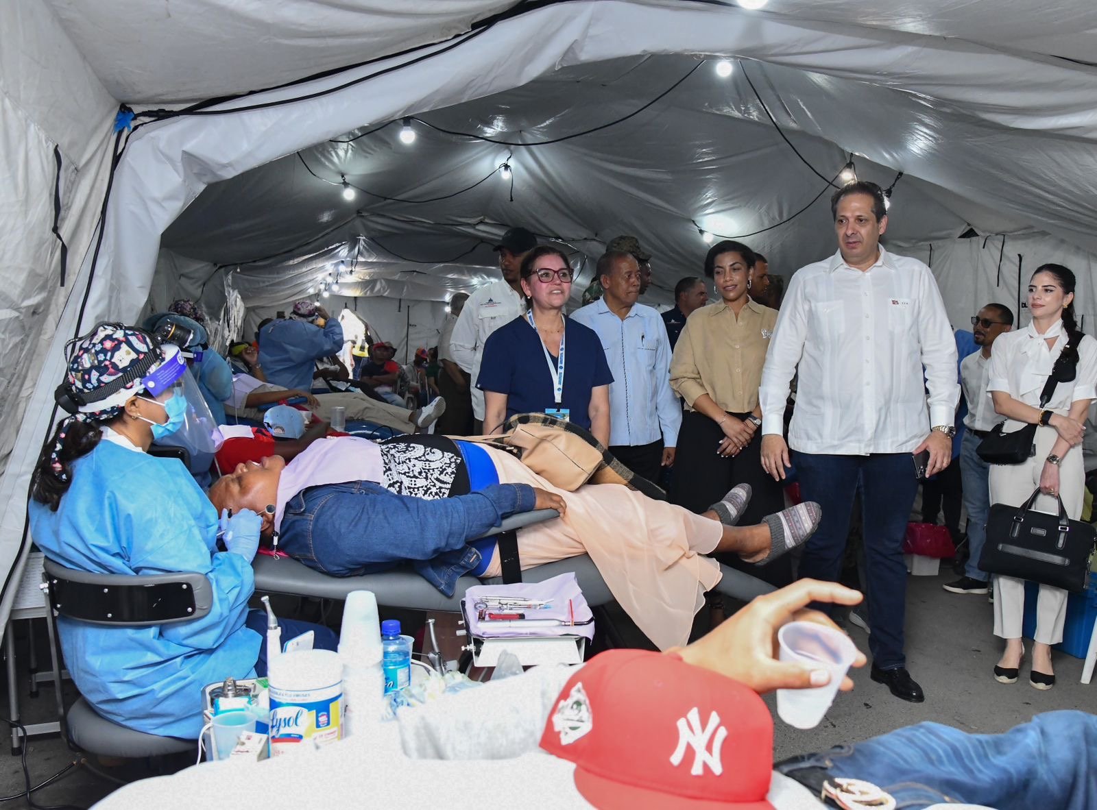 Ministro de Salud visita hospital de Montecristi en apoyo a jornada médica