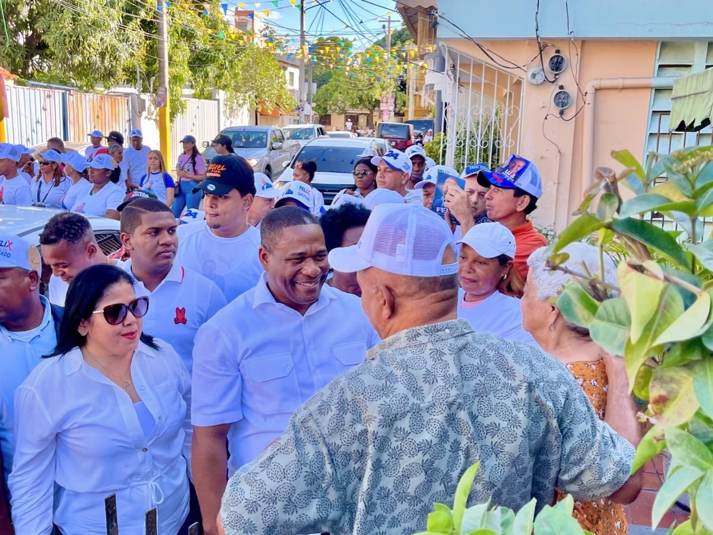 Candidato a Diputado Félix Encarnación encabeza multitudinario mano a mano en El Enriquillo