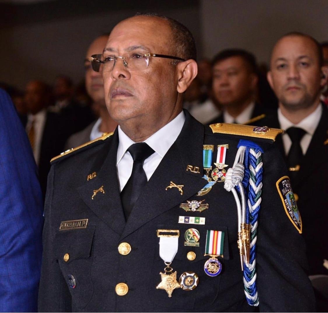 Mayor general Guzmán Peralta destaca el rol de la mujer policía en las filas de la Policía Nacional