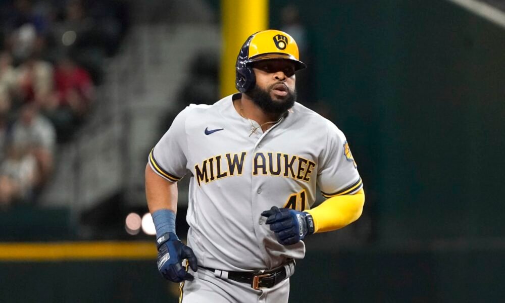 BÉISBOL: Carlos Santana renunció a 14 temporadas con el número 41 por US$250,000