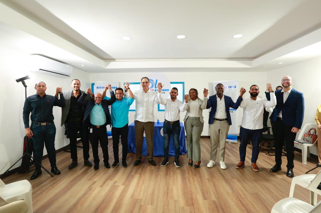 Más de una Docena de Altos Dirigentes de la Fuerza del Pueblo pasan a formar parte de OLA Sector Externo 