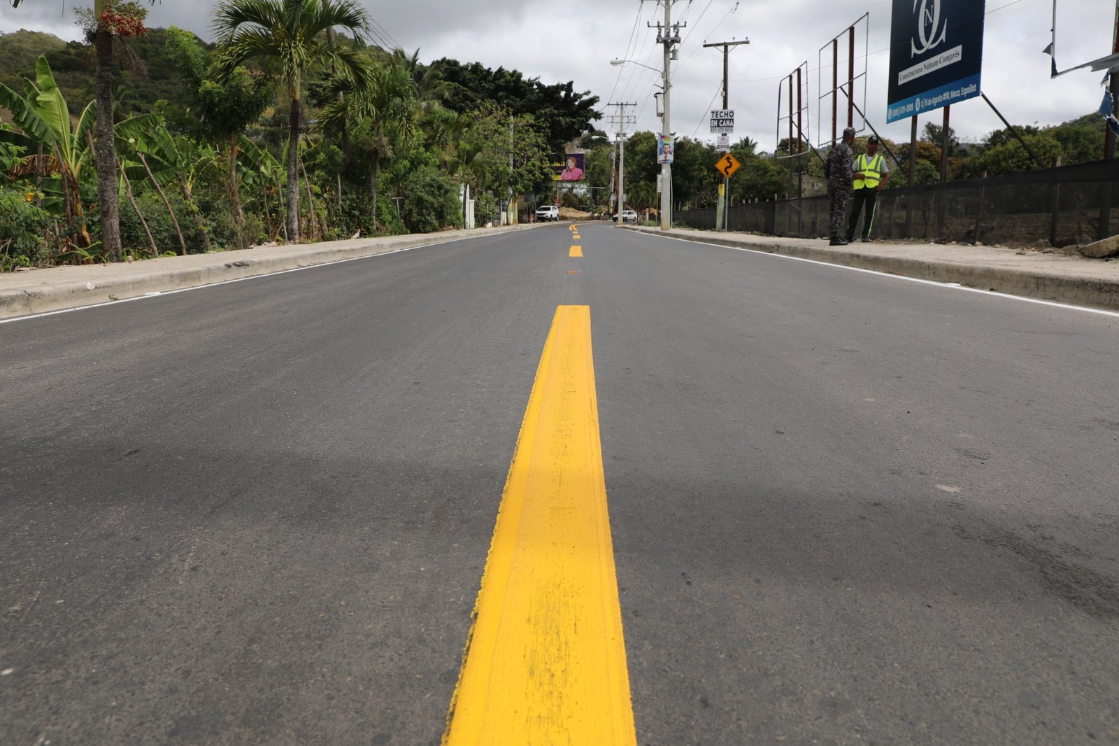 Presidente Abinader inaugura  carretera Moca-Jamao- Sabaneta de Yasica, un liceo experimental y liceo centro UASD en Moca