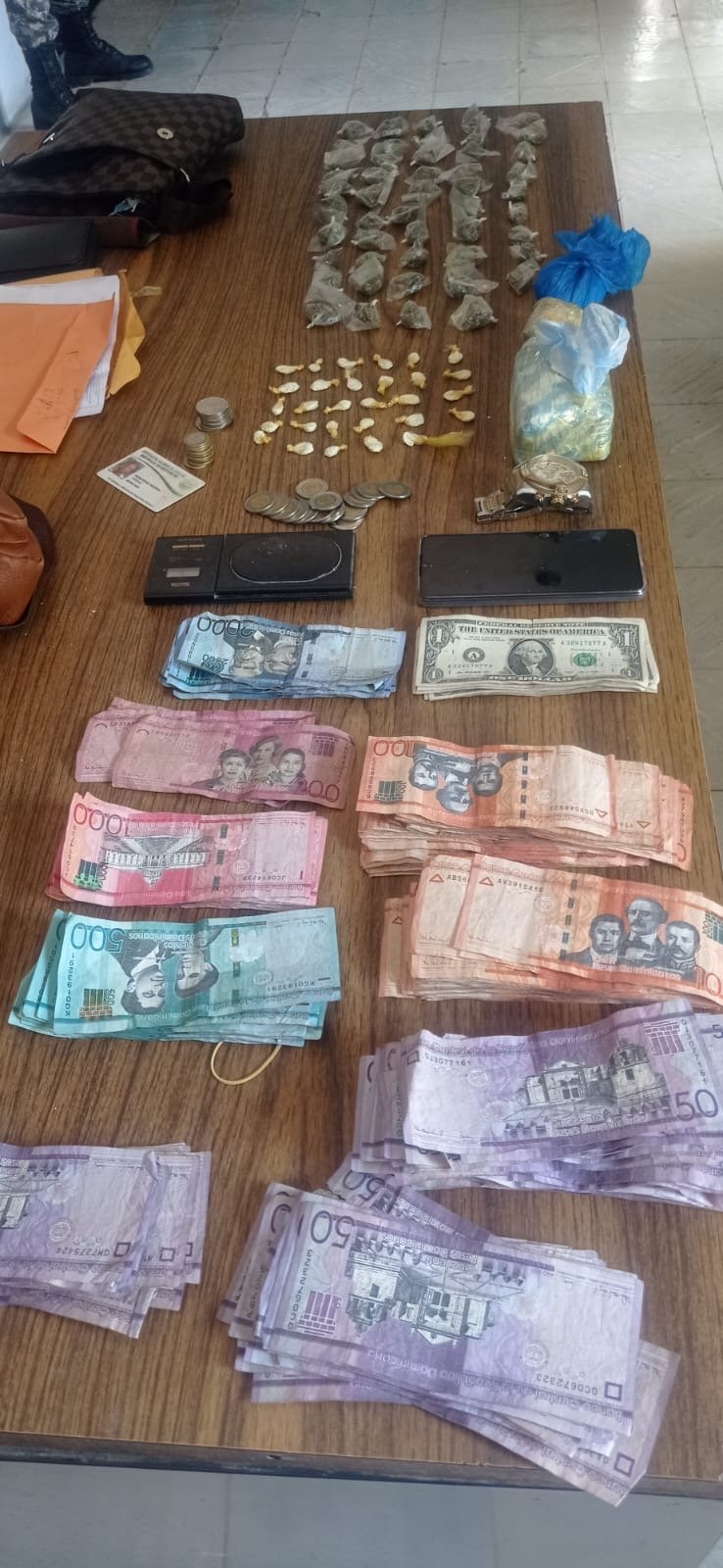 Apresado hombre por posesión de drogas en su vivienda en Jimaní
