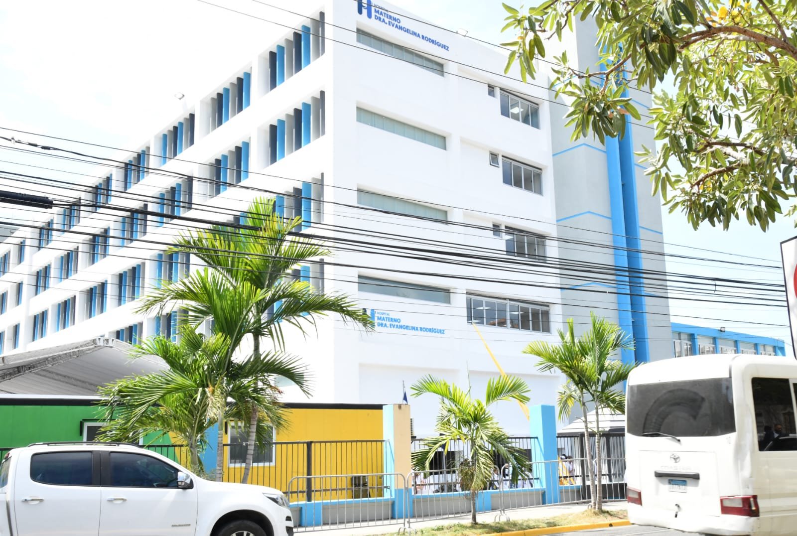 Dominicanos reciben del presidente Abinader, remozado Hospital Materno Dra. Evangelina Rodríguez