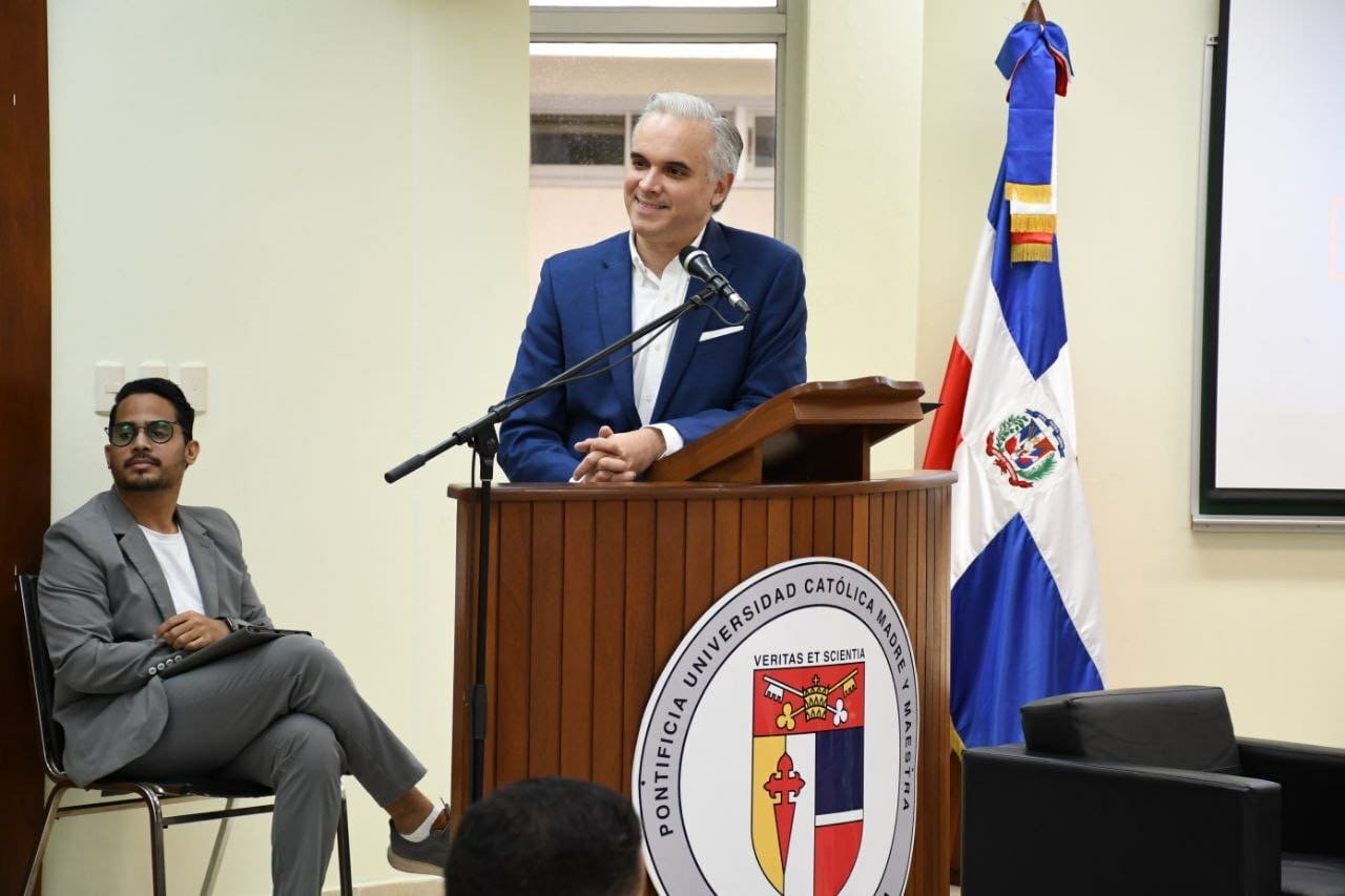 Ministro De Camps resalta el valor de la mediación para la salud democrática