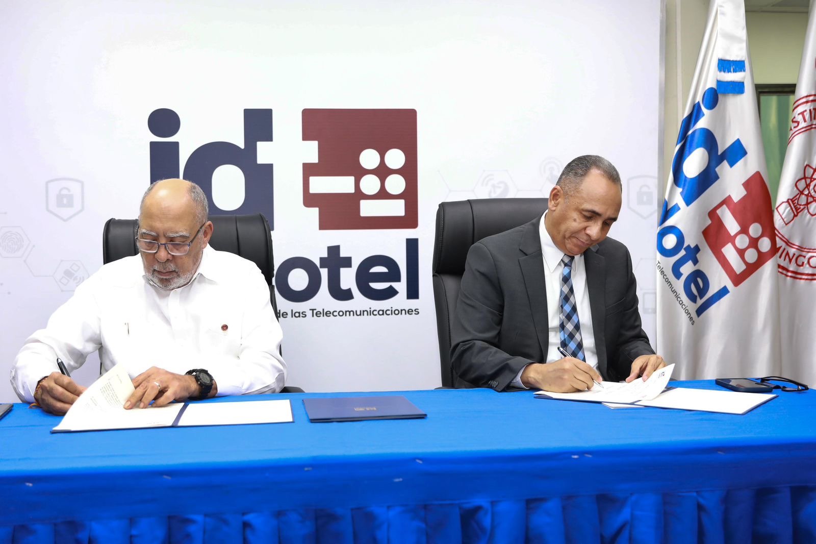 INDOTEL y eI INTEC realizarán estudio sobre la brecha digital y los servicios de telecomunicaciones en el país